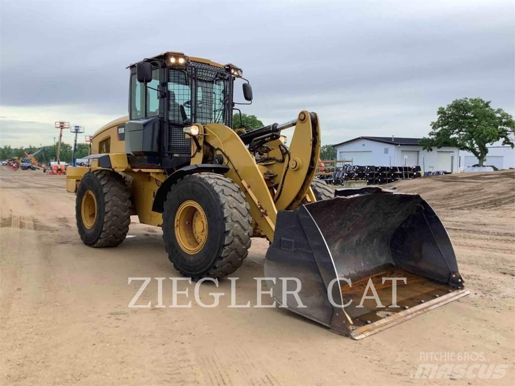 CAT 938K Kolesni nakladalci