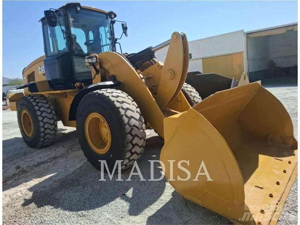 CAT 938K Kolesni nakladalci