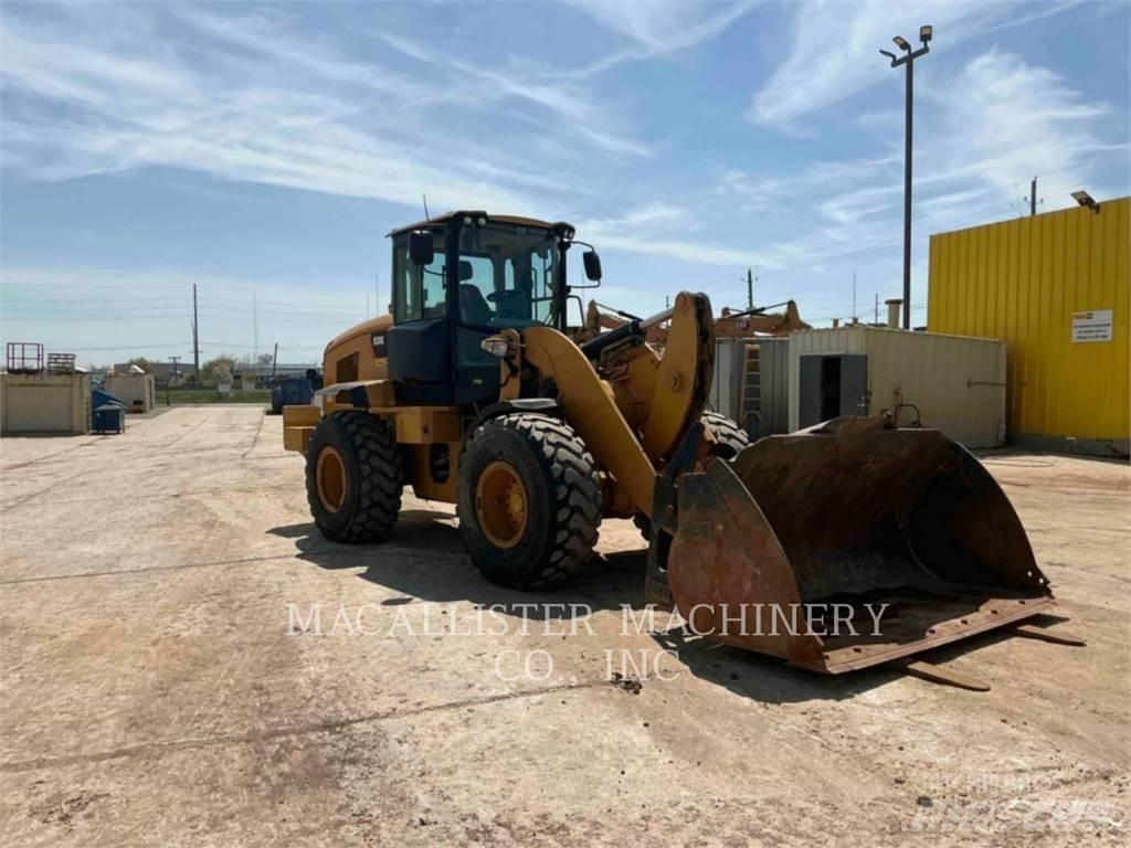 CAT 938K Kolesni nakladalci