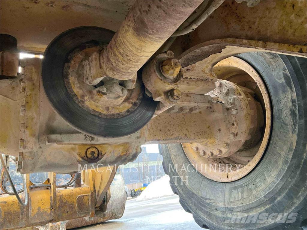 CAT 938K RQ+ Kolesni nakladalci