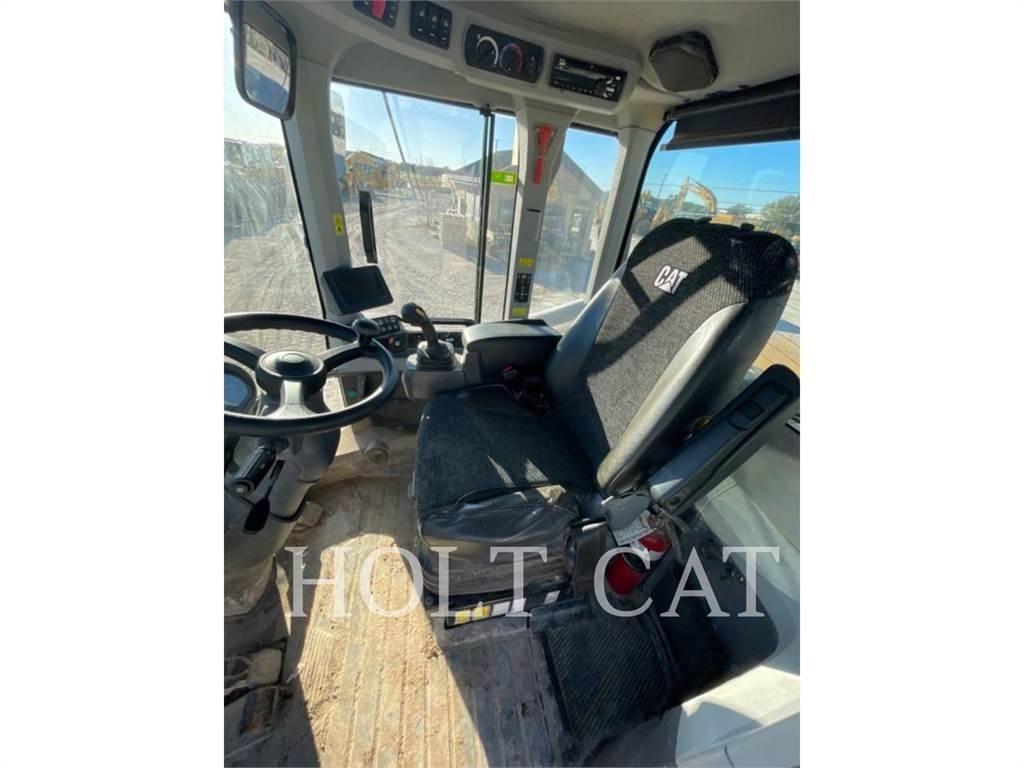 CAT 938M Kolesni nakladalci