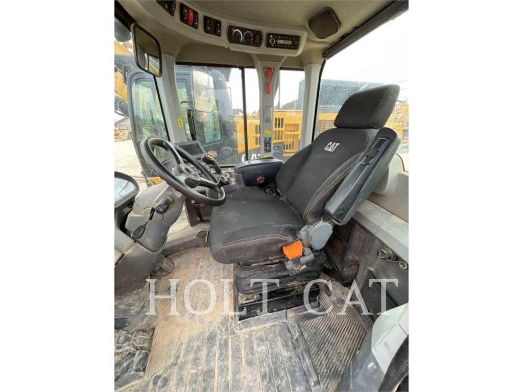 CAT 938M Kolesni nakladalci