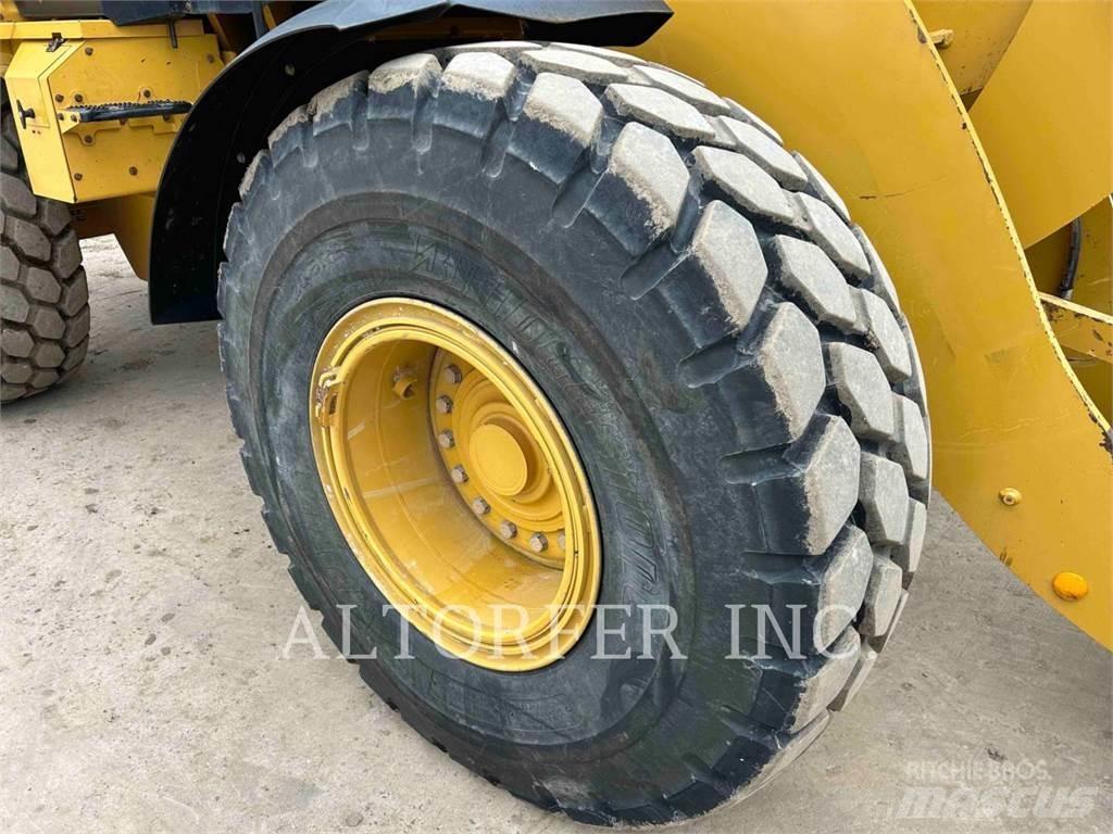 CAT 938M Kolesni nakladalci