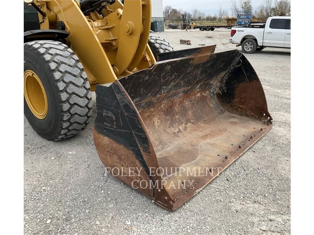 CAT 938M Kolesni nakladalci