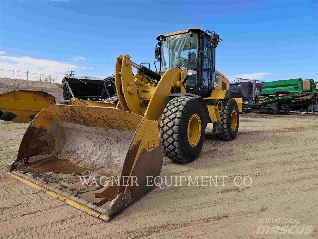CAT 938M Kolesni nakladalci