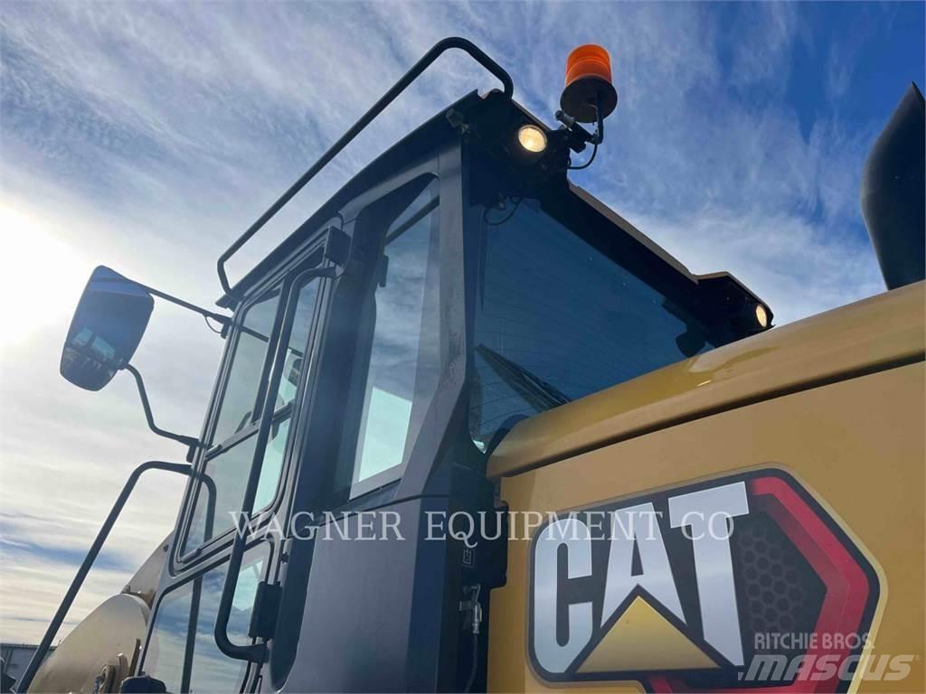 CAT 938M Kolesni nakladalci
