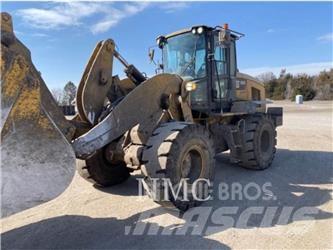 CAT 938M Kolesni nakladalci