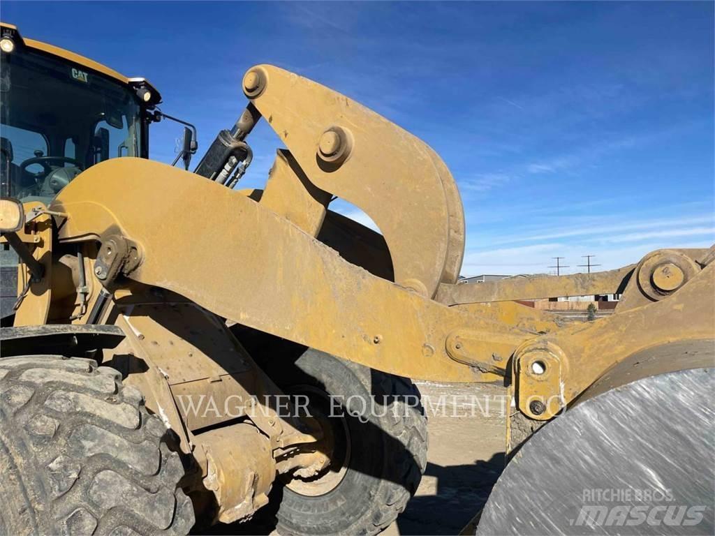 CAT 938M Kolesni nakladalci