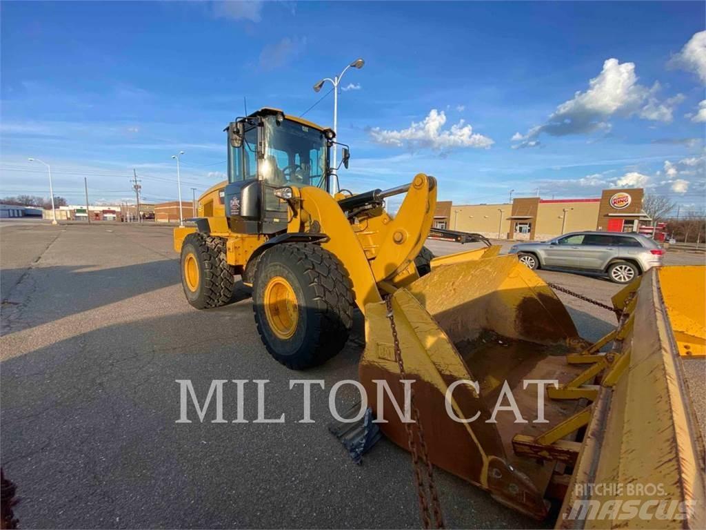 CAT 938M Kolesni nakladalci