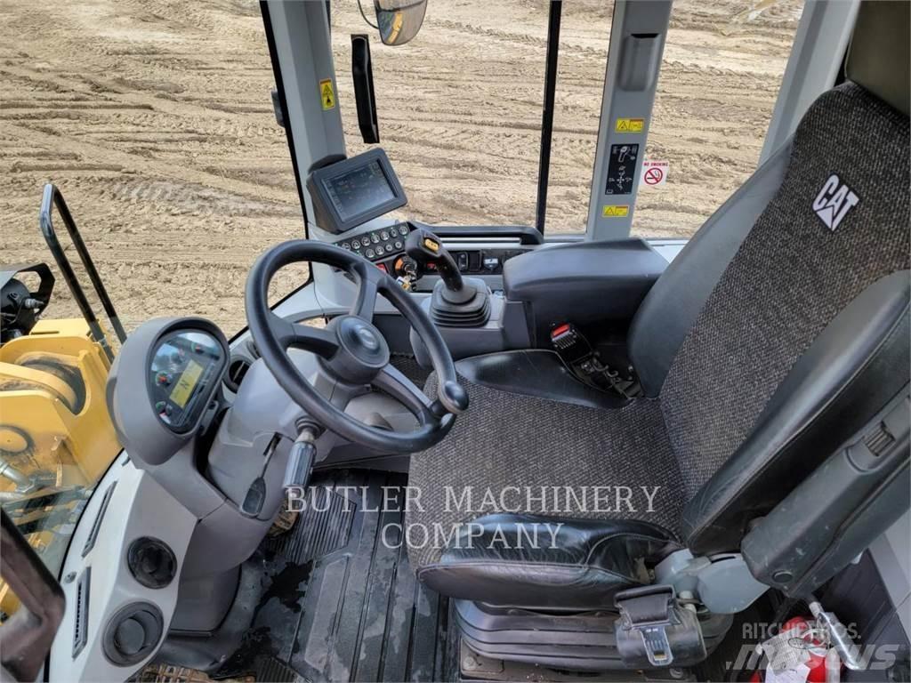 CAT 938M Kolesni nakladalci