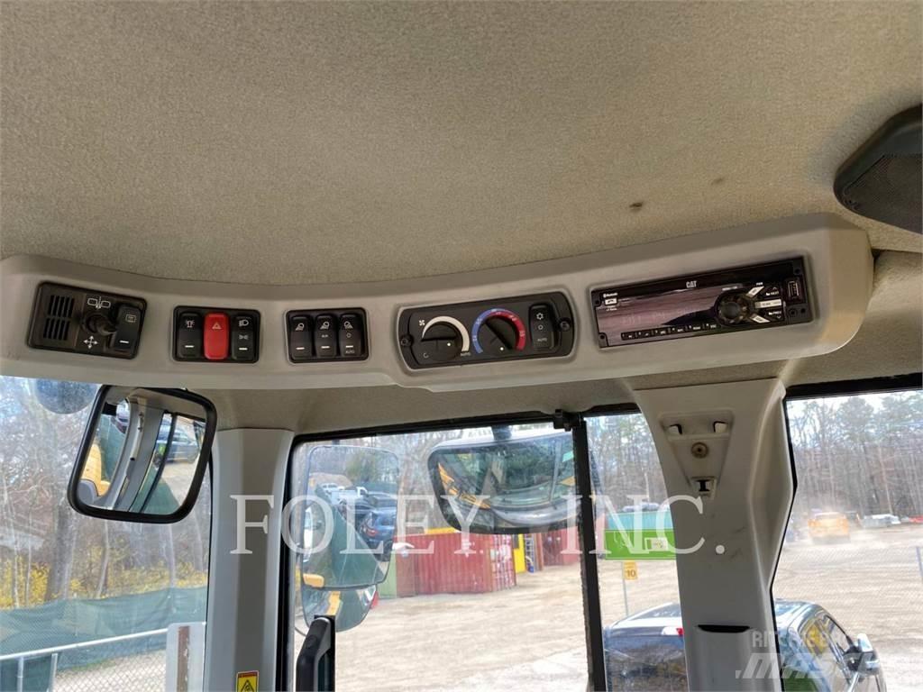 CAT 938M Kolesni nakladalci