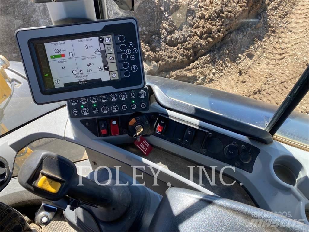 CAT 938M Kolesni nakladalci