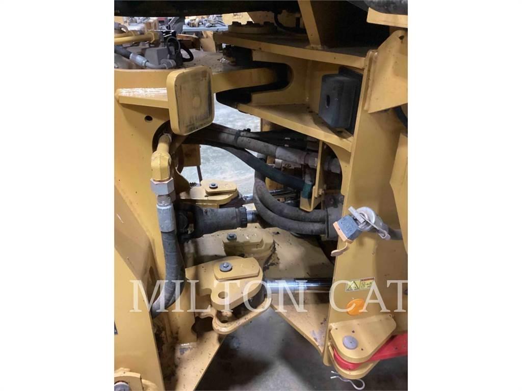 CAT 938M Kolesni nakladalci