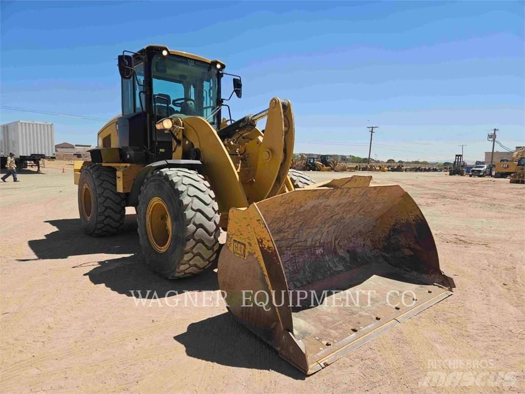 CAT 938M Kolesni nakladalci