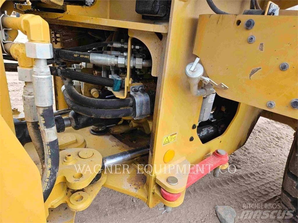 CAT 938M Kolesni nakladalci