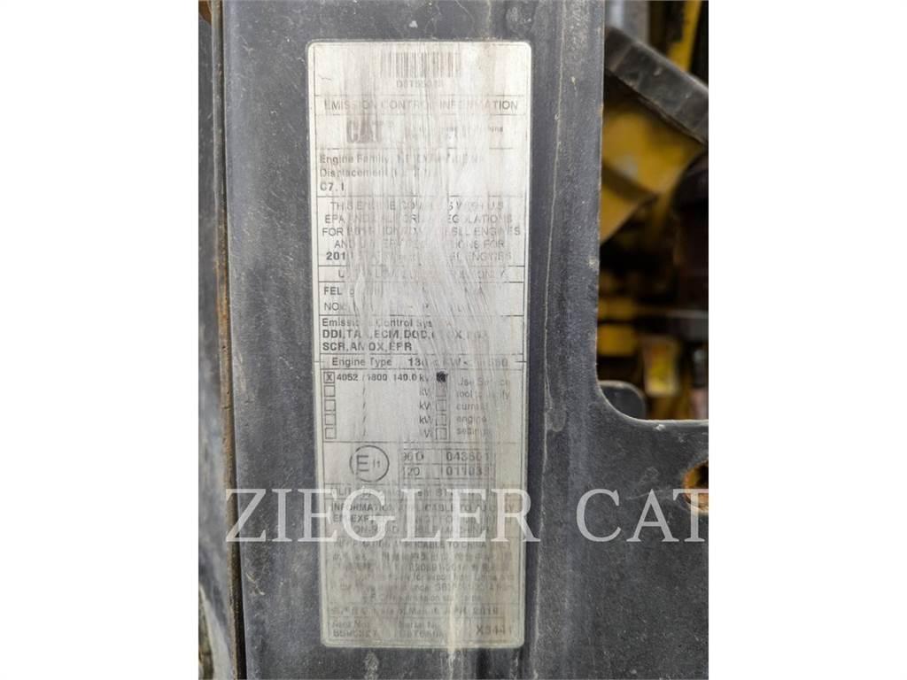 CAT 938M Kolesni nakladalci