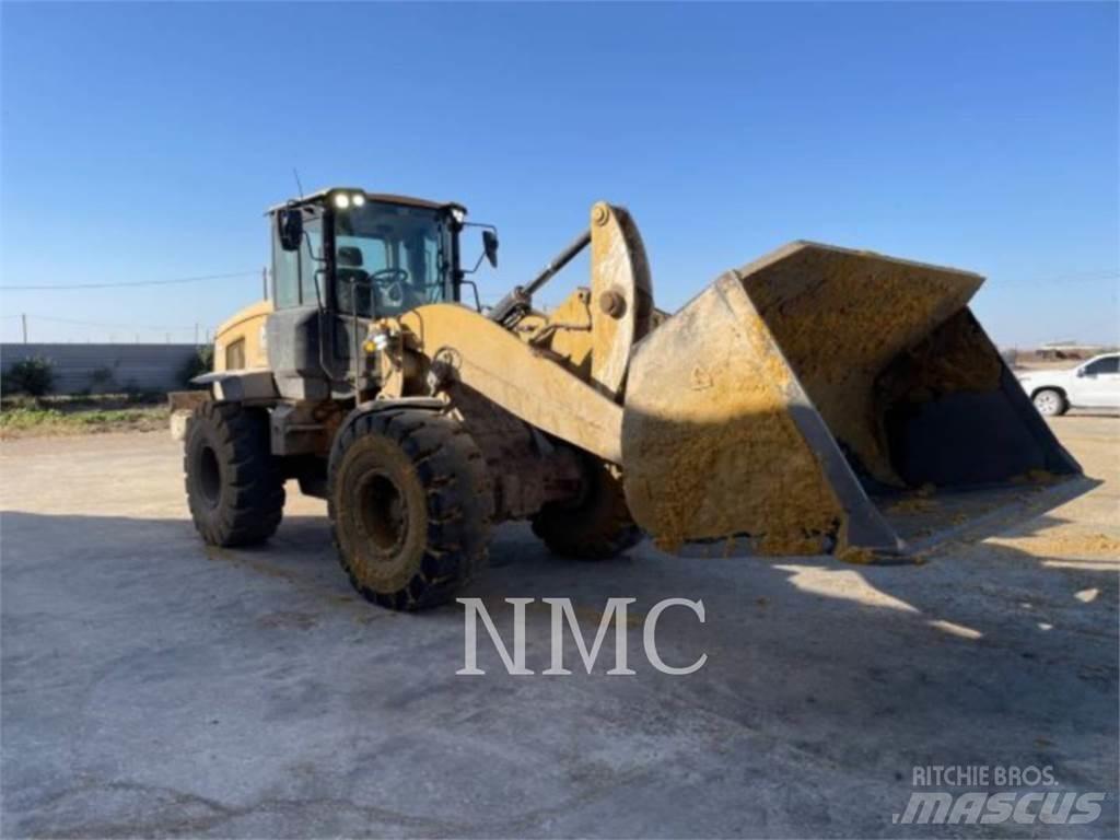 CAT 938M Kolesni nakladalci