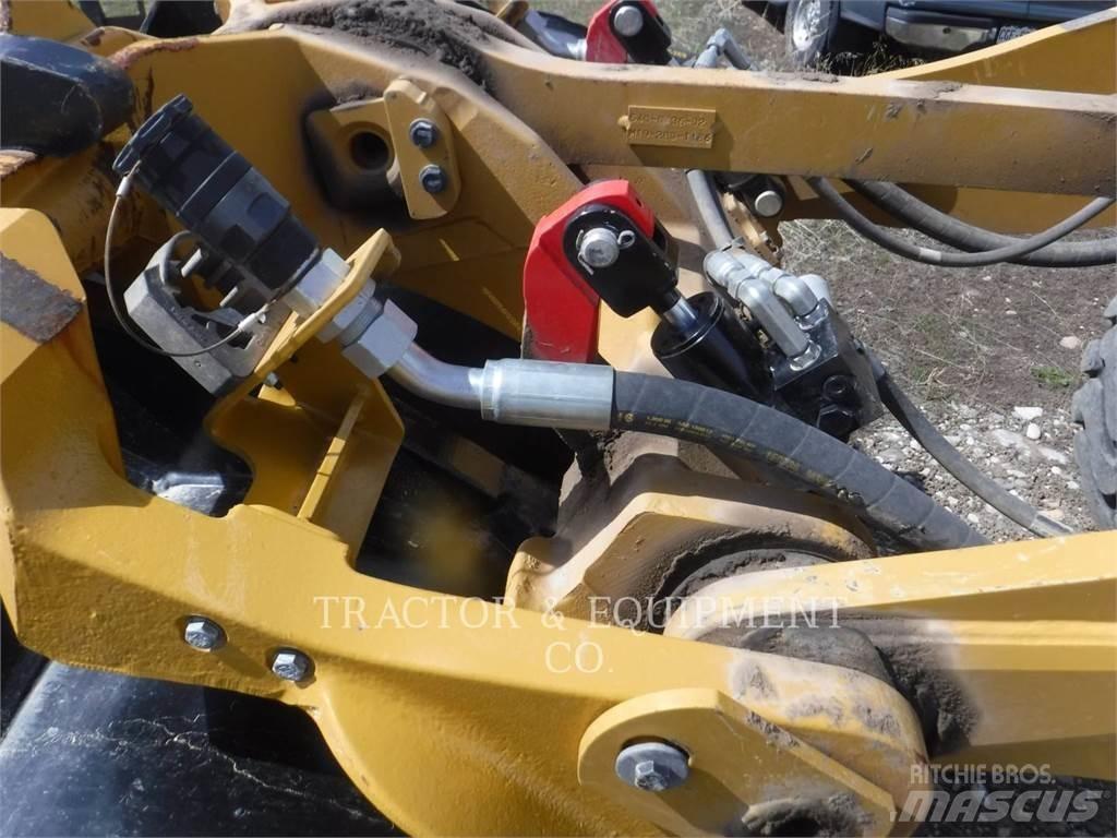 CAT 938M Kolesni nakladalci