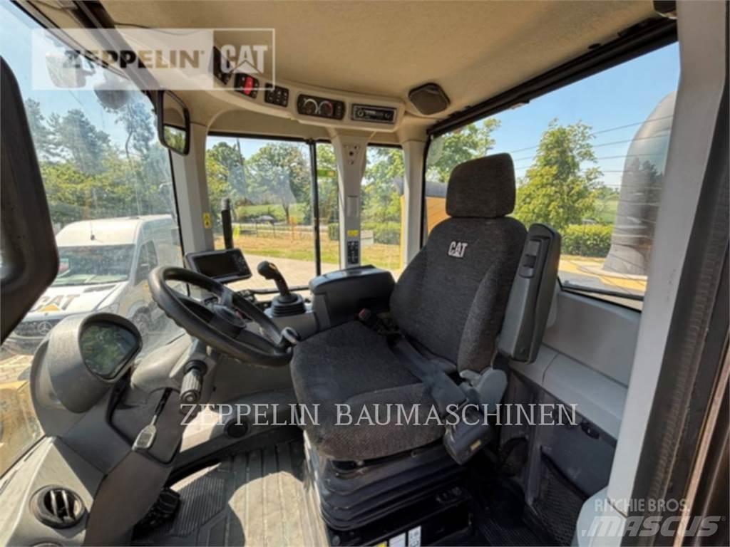 CAT 938M Kolesni nakladalci