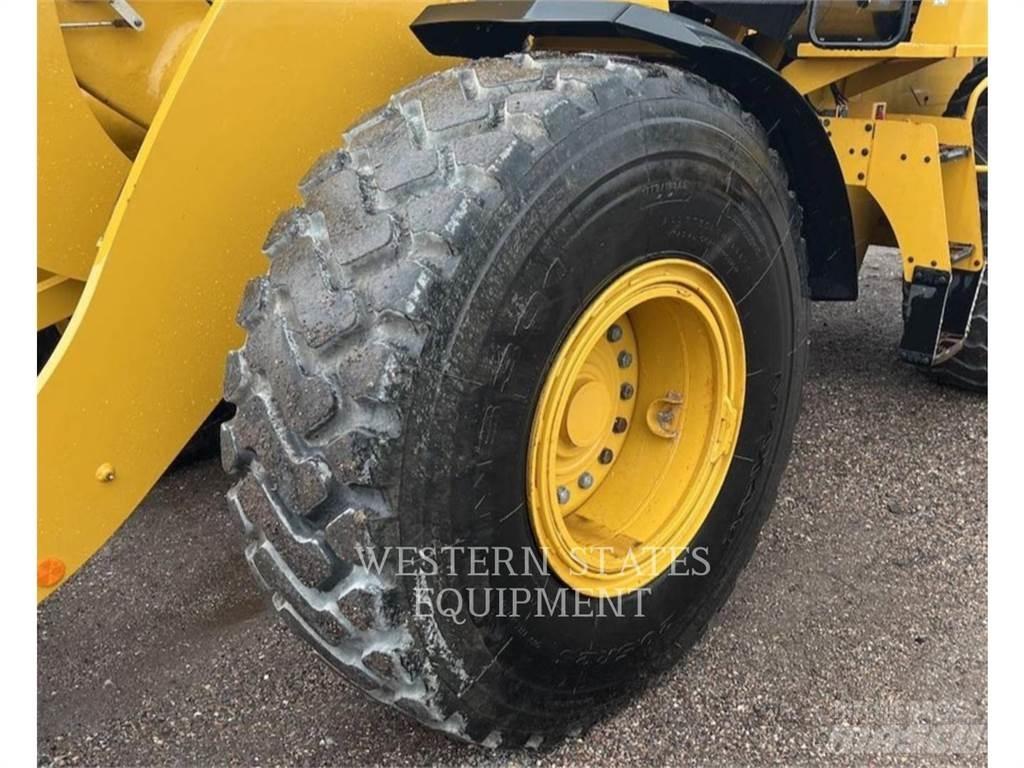 CAT 938M Kolesni nakladalci