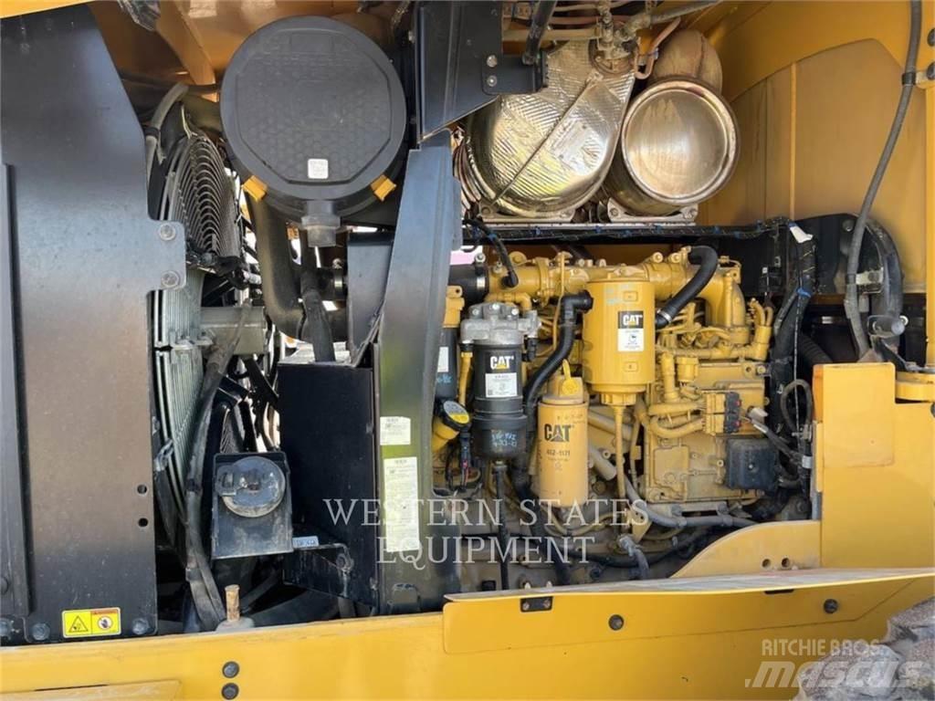 CAT 938M Kolesni nakladalci