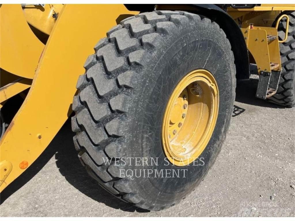 CAT 938M Kolesni nakladalci