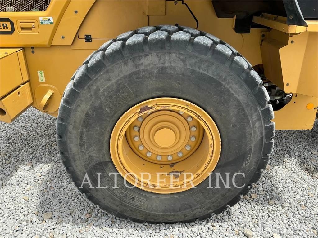 CAT 938M Kolesni nakladalci
