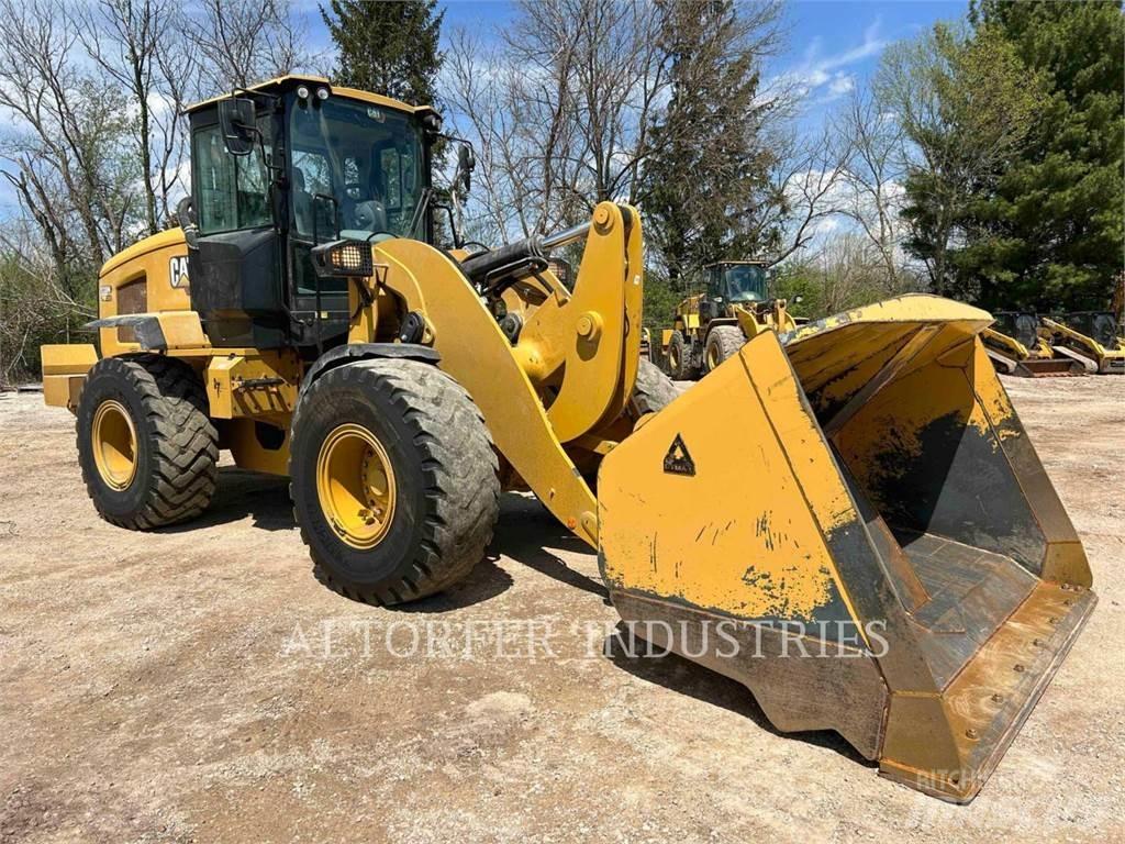 CAT 938M Kolesni nakladalci