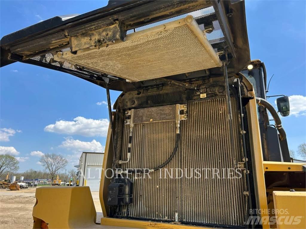 CAT 938M Kolesni nakladalci