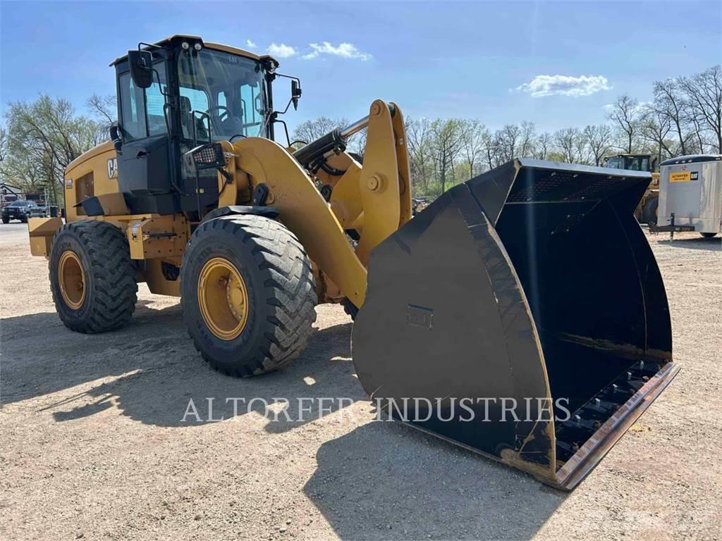 CAT 938M Kolesni nakladalci