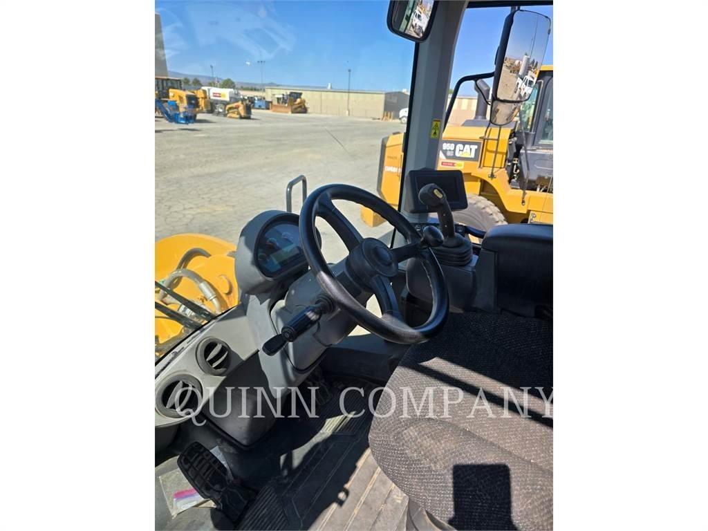 CAT 938M Kolesni nakladalci