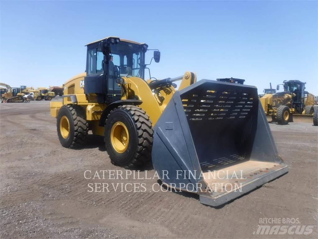 CAT 938M Kolesni nakladalci