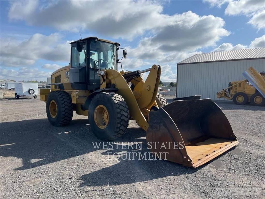 CAT 938M Kolesni nakladalci