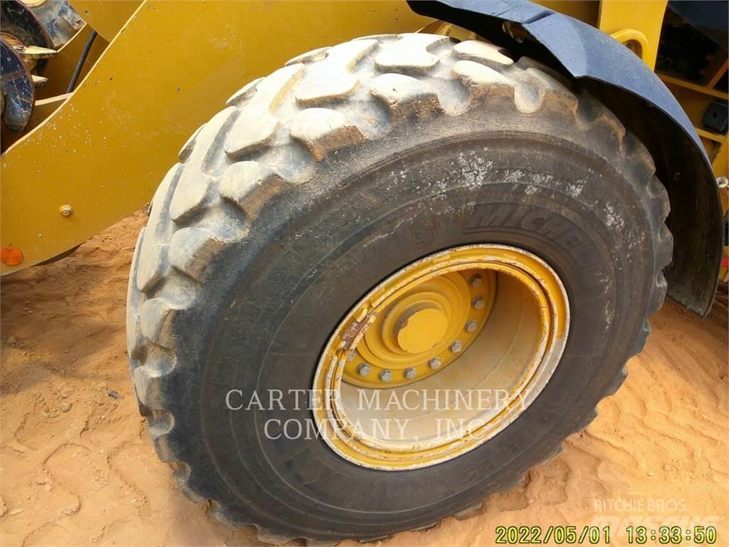 CAT 938M Kolesni nakladalci