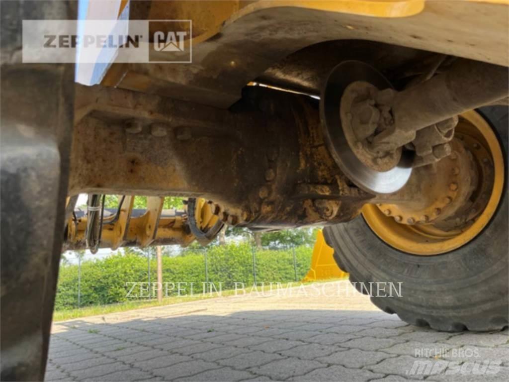 CAT 938M Kolesni nakladalci