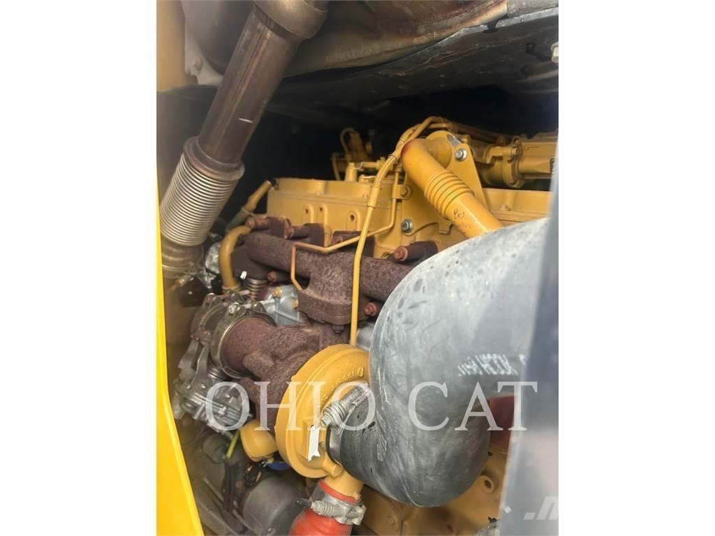 CAT 938M Kolesni nakladalci