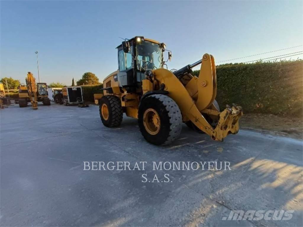 CAT 938M Kolesni nakladalci