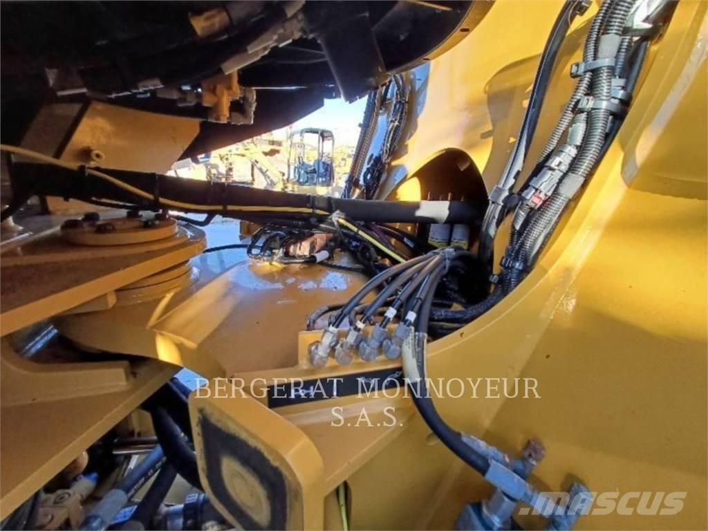 CAT 938M Kolesni nakladalci
