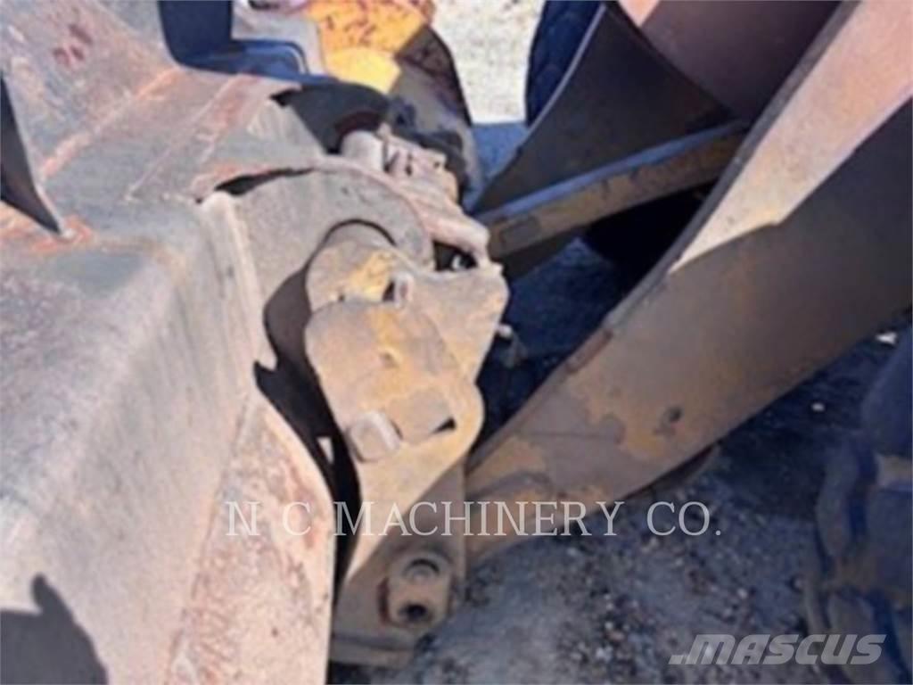 CAT 938M Kolesni nakladalci