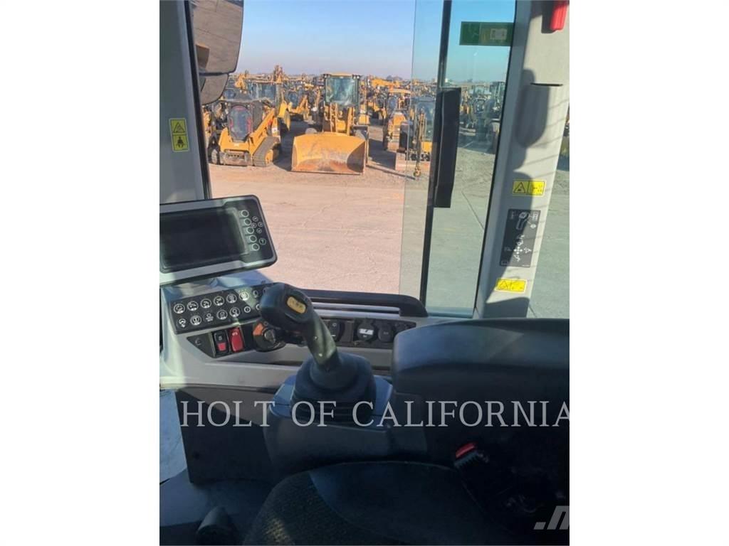 CAT 938M Kolesni nakladalci
