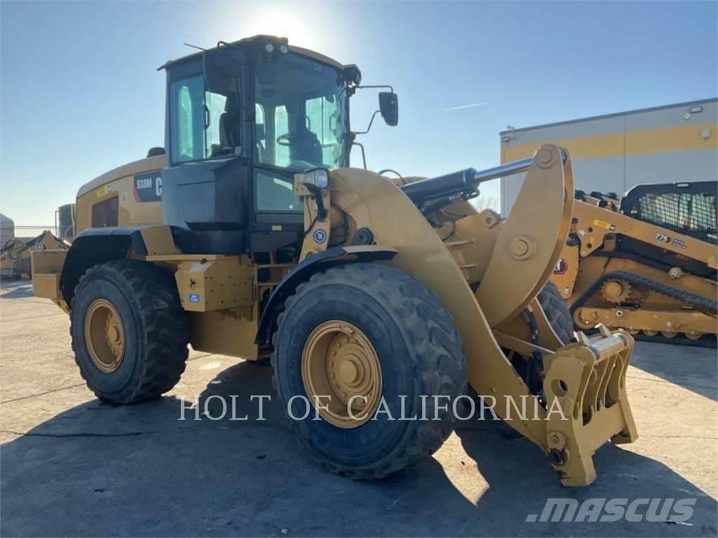CAT 938M Kolesni nakladalci