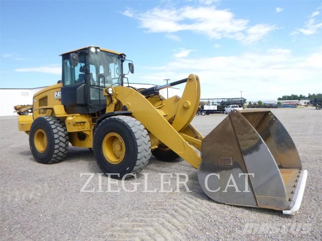 CAT 938M Kolesni nakladalci