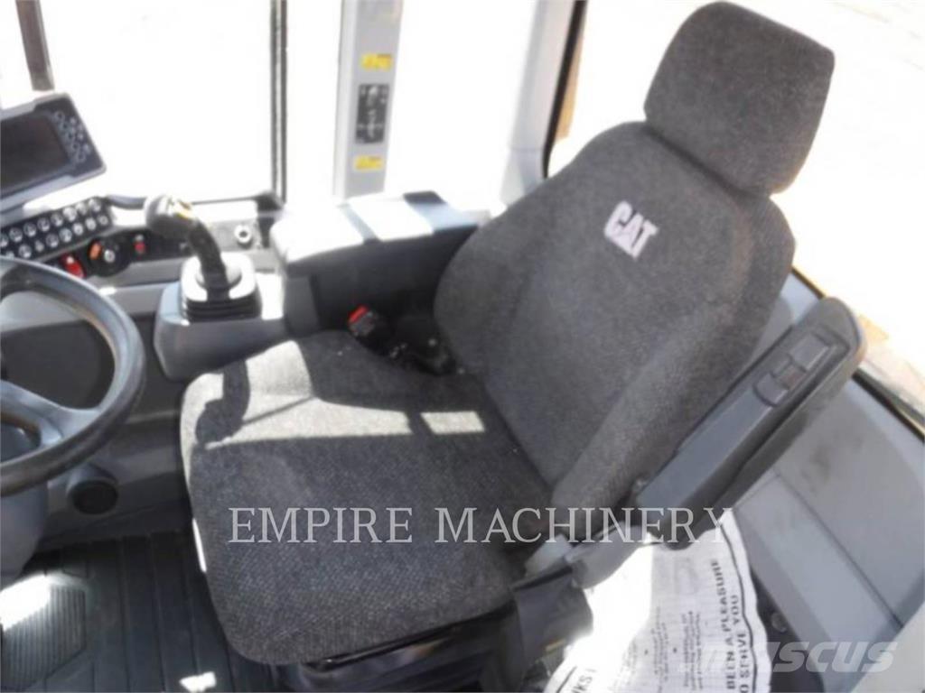 CAT 938M Kolesni nakladalci
