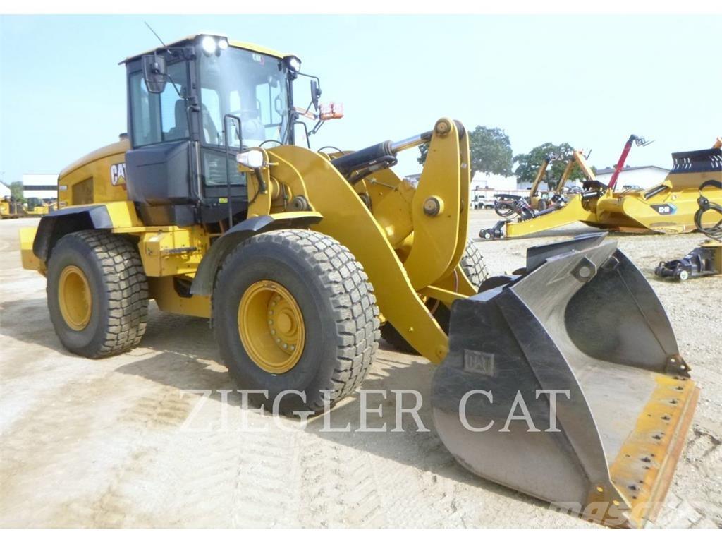CAT 938M Kolesni nakladalci