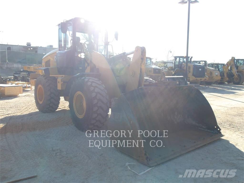 CAT 938M Kolesni nakladalci