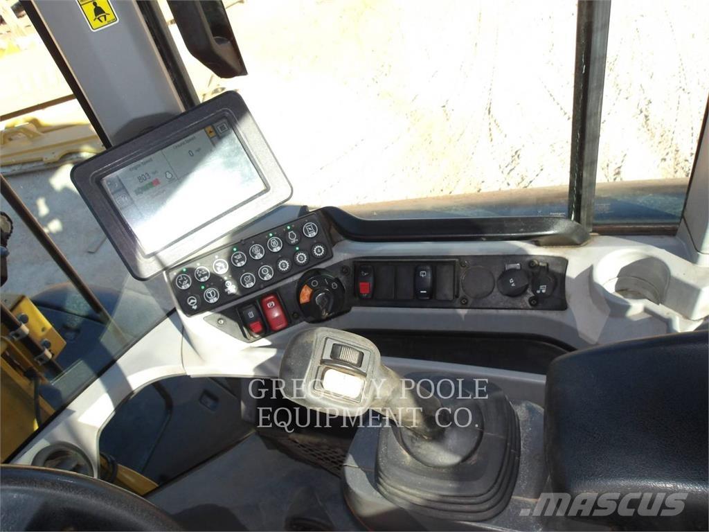 CAT 938M Kolesni nakladalci