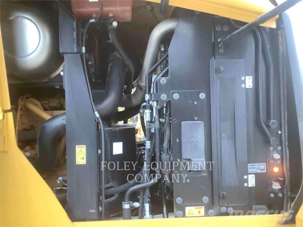 CAT 938M Kolesni nakladalci