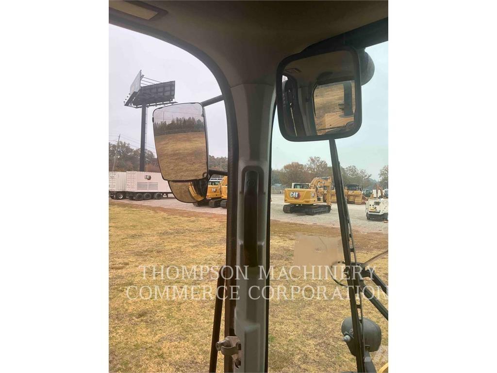 CAT 938M Kolesni nakladalci