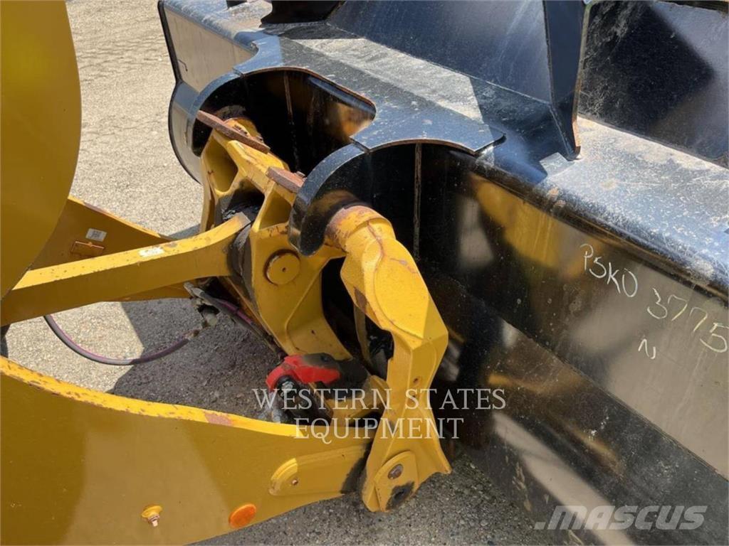 CAT 938M Kolesni nakladalci