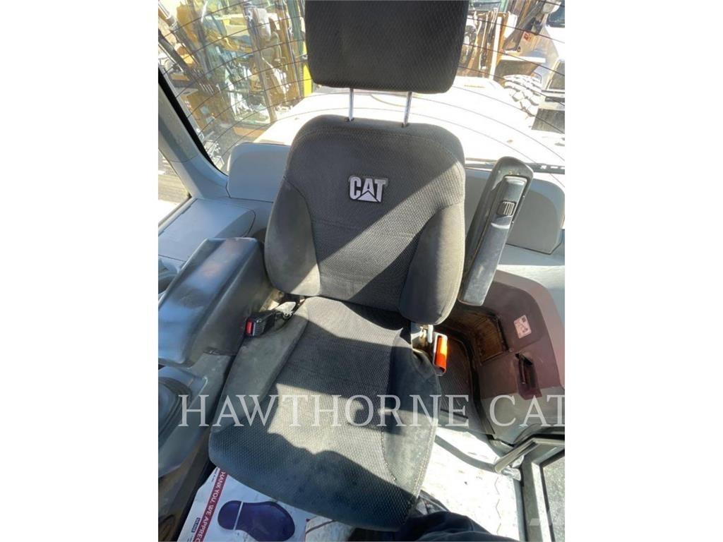 CAT 938M Kolesni nakladalci